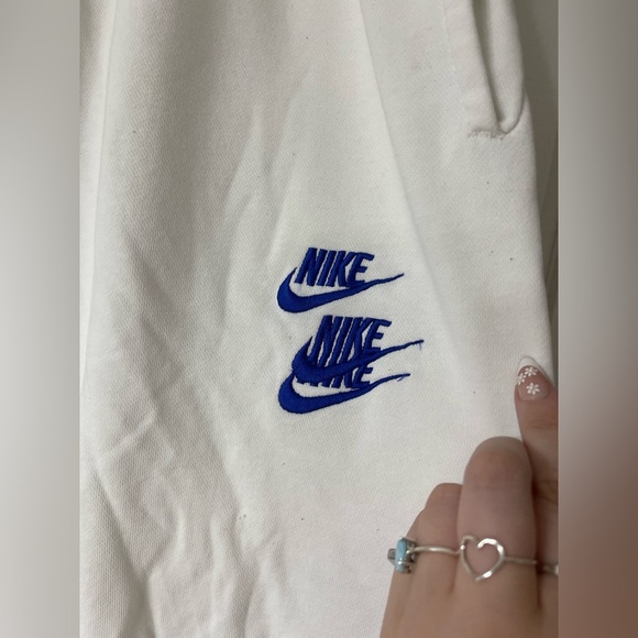 Nike Men's White Joggers - Picture 3 of 9